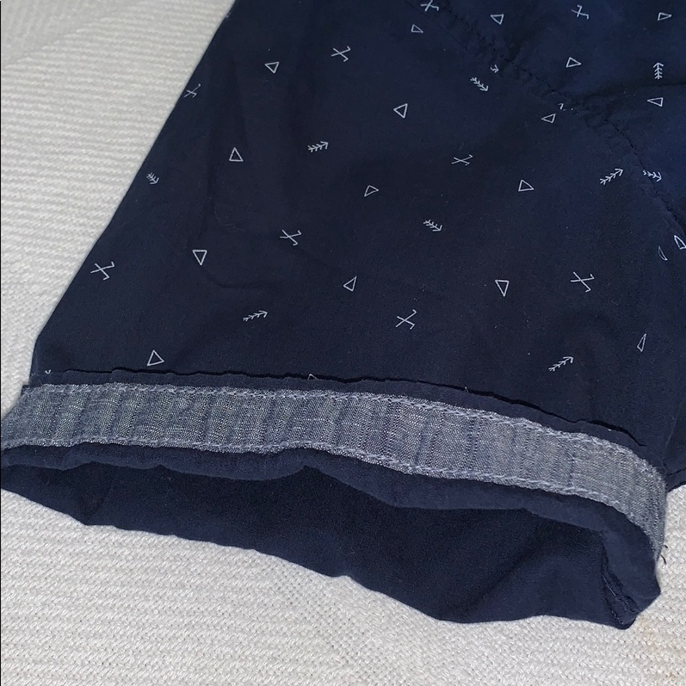 Button down - Picture 3 of 3